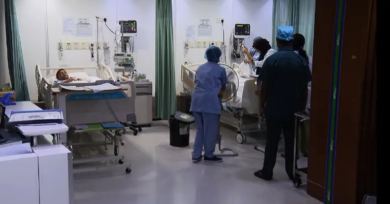 চিকিৎসাধীন শিশু